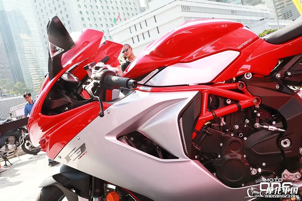 2018_MV_Agusta_F3_800_18.jpg