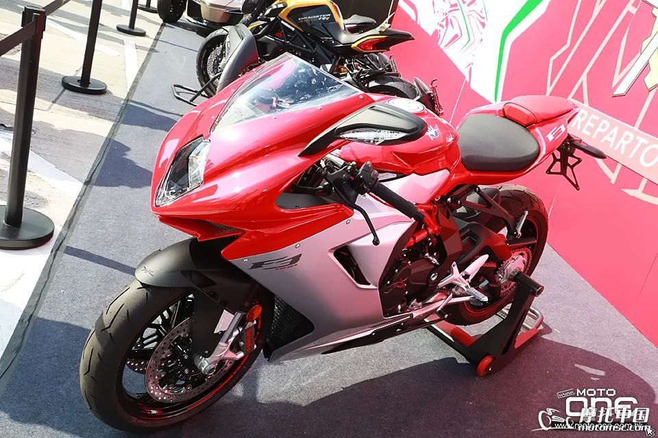 2018_MV_Agusta_F3_800_29.jpg